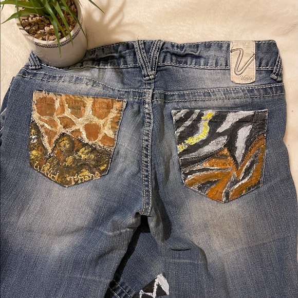 Animal Kingdom Painted Jeans. - Picture 2 of 3